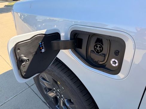 New 2025 Ford F150 Lightning Lariat image 38