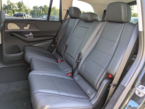 New 2026 Mercedes-Benz GLS 450 4MATIC image 33