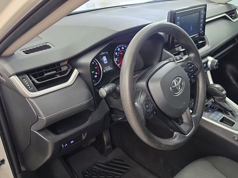 Used 2022 Toyota RAV4 XLE image 5