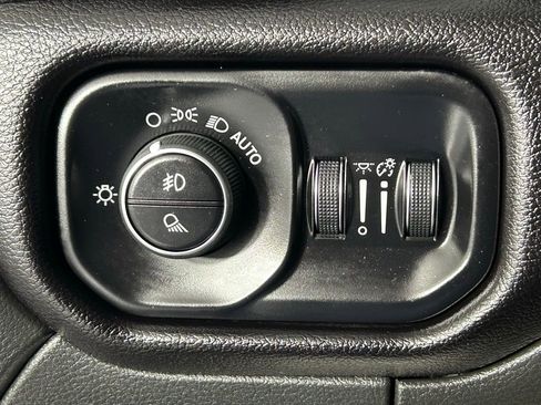 Used 2025 RAM 3500 Laramie AWD/4WD image 31