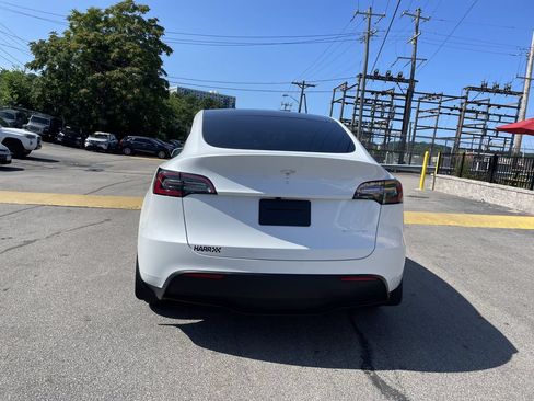 Used 2023 Tesla Model Y Long Range AWD/4WD image 4