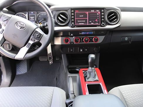 Used 2022 Toyota Tacoma SR5 AWD/4WD image 9
