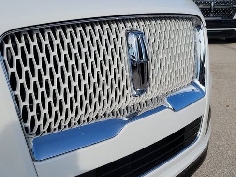 Certified 2024 Lincoln Navigator L Reserve AWD/4WD image 13