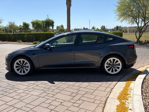 Used 2022 Tesla Model 3 RWD image 5
