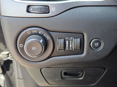 Used 2021 Jeep Cherokee Limited w/ Elite Package FWD image 31