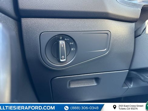 Used 2024 Volkswagen Tiguan SE image 32