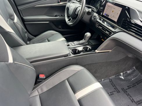 Used 2025 Toyota Camry SE image 16