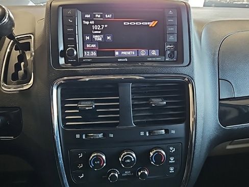 Used 2019 Dodge Grand Caravan SXT image 29