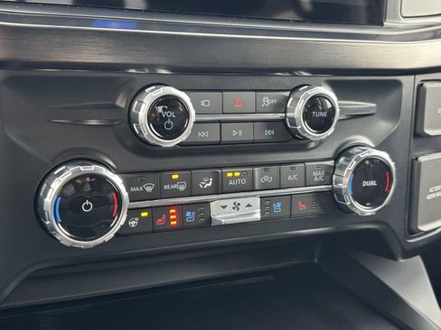 New 2026 Ford F250 Lariat w/ Black Appearance Package image 21