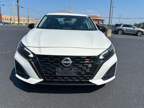 Used 2024 Nissan Altima 2.5 SR image 2