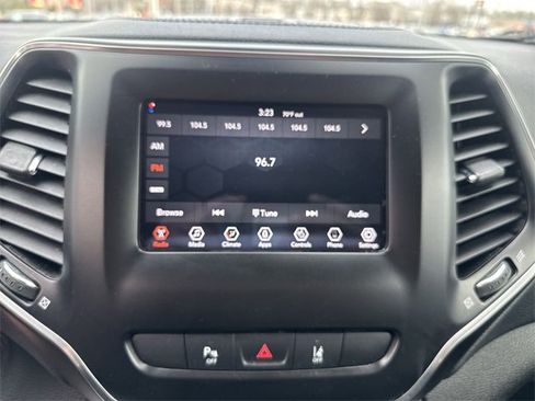 Used 2021 Jeep Cherokee Latitude Plus image 16