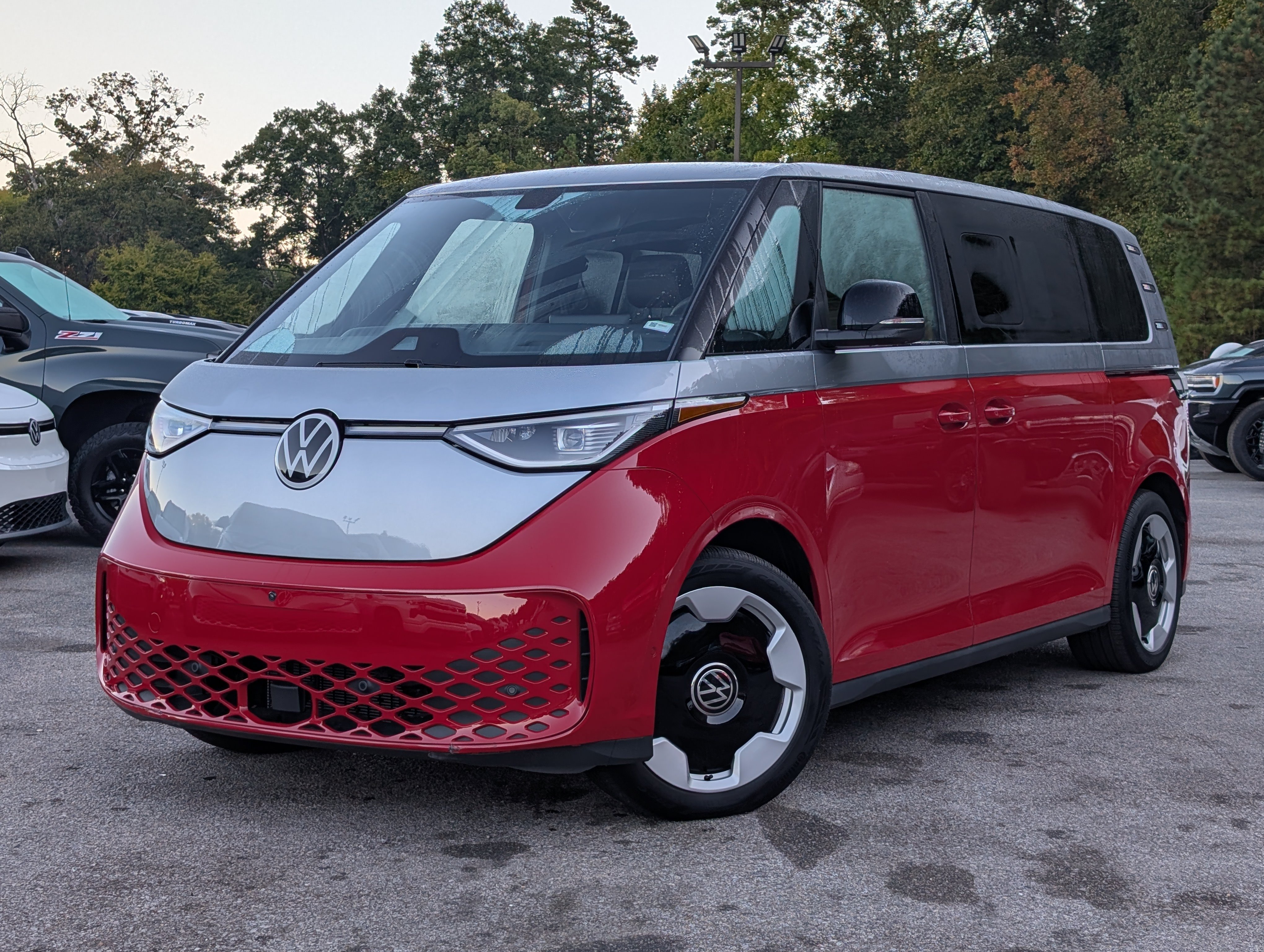 Used 2025 Volkswagen ID. Buzz Pro S Plus AWD/4WD image 4