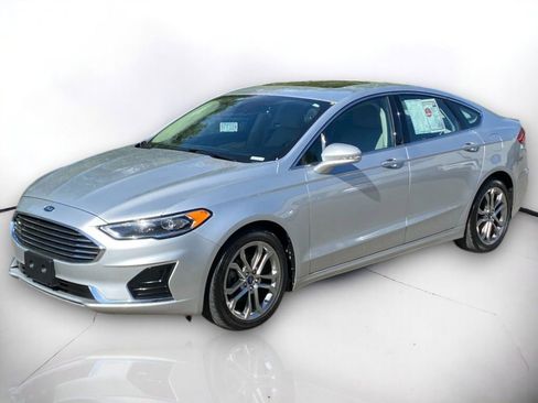 Used 2019 Ford Fusion SEL image 2