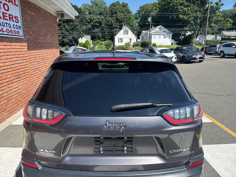 Used 2019 Jeep Cherokee Limited w/ Luxury Group AWD/4WD image 8