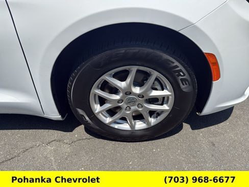 Used 2025 Chrysler Pacifica Select FWD image 27
