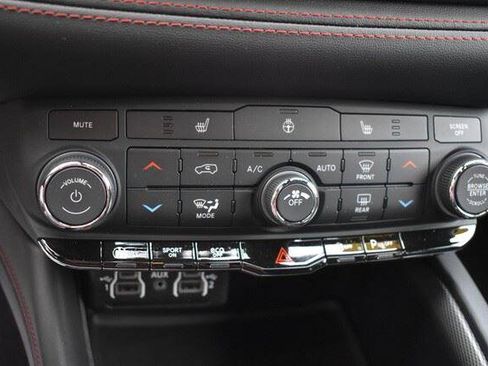 Used 2025 Dodge Durango GT AWD/4WD image 33