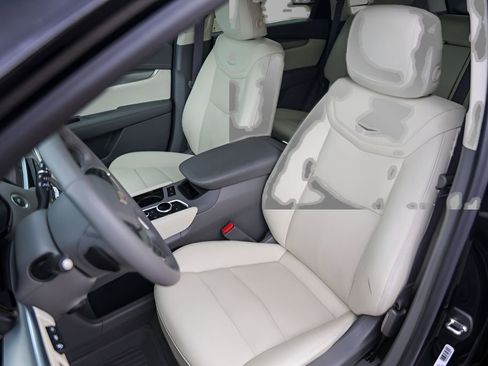 Certified 2023 Cadillac XT5 Premium Luxury w/ Technology Package FWD image 7