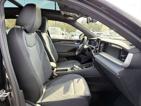 New 2026 Volkswagen Tiguan SE R-Line FWD image 19