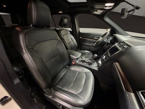Used 2018 Ford Explorer Limited image 19