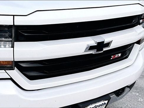 Used 2018 Chevrolet Silverado 1500 LT w/ All Star Edition image 32