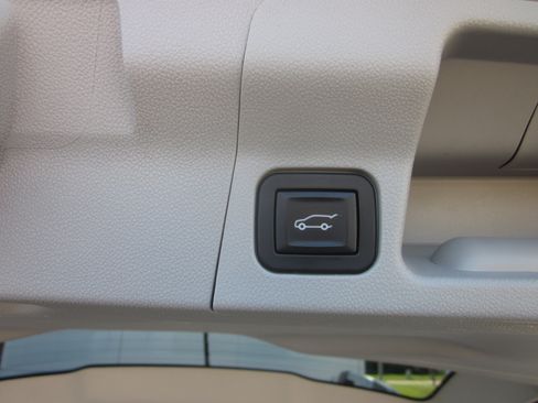 Used 2018 GMC Acadia SLT FWD image 9
