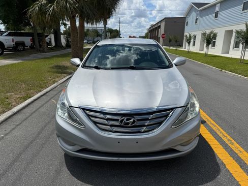Used 2011 Hyundai Sonata SE FWD image 2