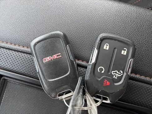 Used 2021 GMC Sierra 1500 AT4 w/ AT4 Premium Package AWD/4WD image 21