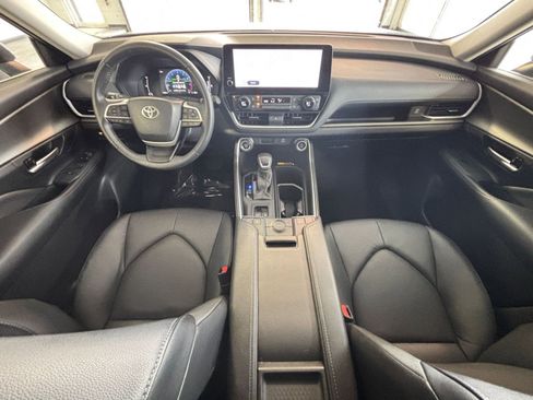Used 2025 Toyota Grand Highlander LE image 38
