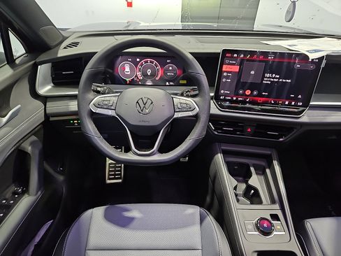 New 2026 Volkswagen Tiguan SE R-Line image 10