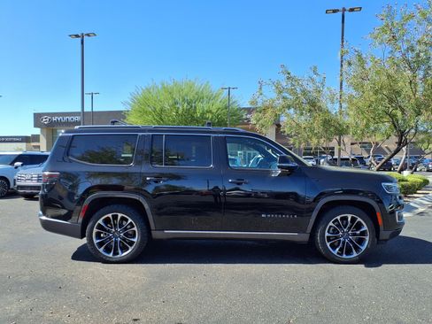 Used 2022 Jeep Wagoneer Series III w/ Premium Group I AWD/4WD image 7