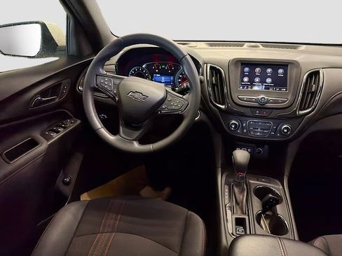 Used 2022 Chevrolet Equinox RS image 22