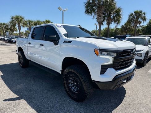 Used 2024 Chevrolet Silverado 1500 LT Trail Boss w/ Convenience Package II AWD/4WD image 9