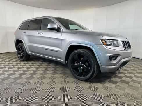 Used 2015 Jeep Grand Cherokee Altitude image 2