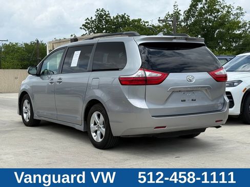 Used 2018 Toyota Sienna LE FWD image 5
