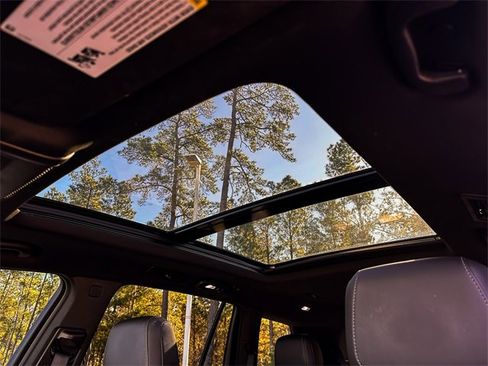 Used 2023 Cadillac XT6 Premium Luxury w/ Technology Package image 18