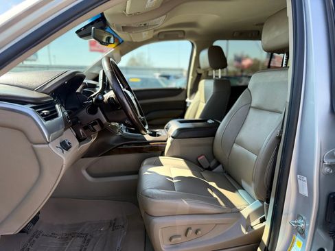 Used 2019 Chevrolet Suburban LT RWD image 19