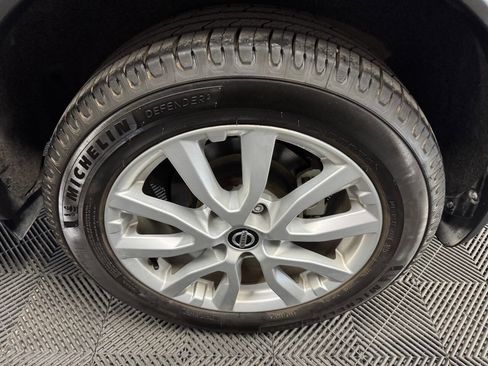 Used 2021 Nissan Rogue Sport SV image 17