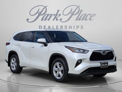 Used 2020 Toyota Highlander LE AWD/4WD image 7