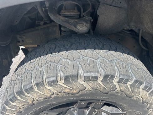 Used 2014 Toyota Tundra SR5 w/ SR5 Upgrade Package AWD/4WD image 2