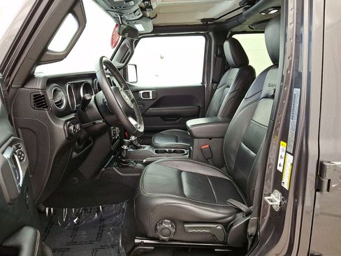 Used 2018 Jeep Wrangler Unlimited Sahara w/ Cold Weather Group AWD/4WD image 14