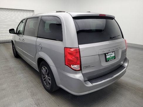 Used 2017 Dodge Grand Caravan SXT image 5