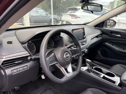 Used 2024 Nissan Altima 2.5 SV FWD image 34