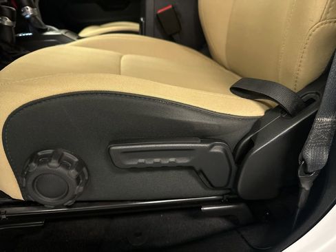 Used 2021 Jeep Wrangler Unlimited Sahara AWD/4WD image 4
