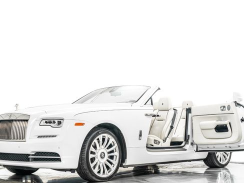 Used 2020 Rolls-Royce Dawn RWD image 32