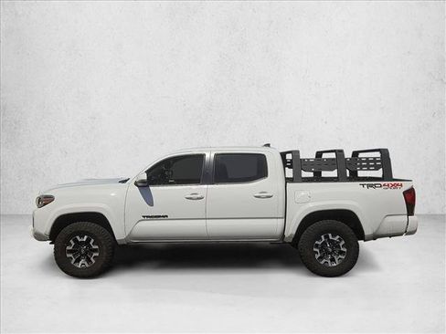 Used 2018 Toyota Tacoma TRD Sport AWD/4WD image 9