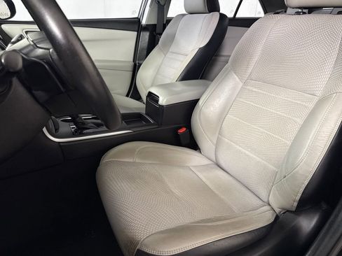 Used 2017 Toyota Camry SE image 10