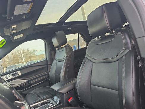 Used 2022 Ford Explorer ST w/ Equipment Group 401A image 12