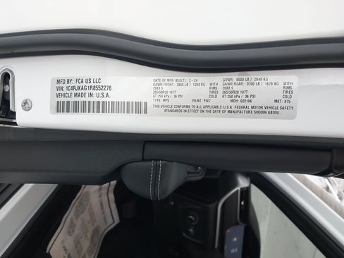 Used 2024 Jeep Grand Cherokee L Altitude AWD/4WD image 34
