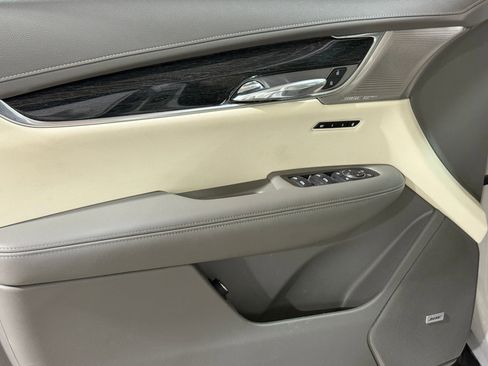Used 2021 Cadillac XT6 Premium Luxury image 13
