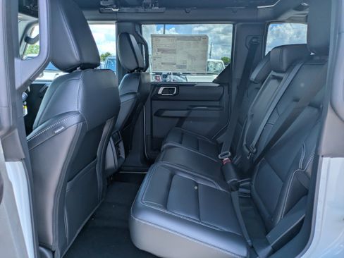 New 2026 Ford Bronco Outer Banks w/ Sasquatch Package AWD/4WD image 13